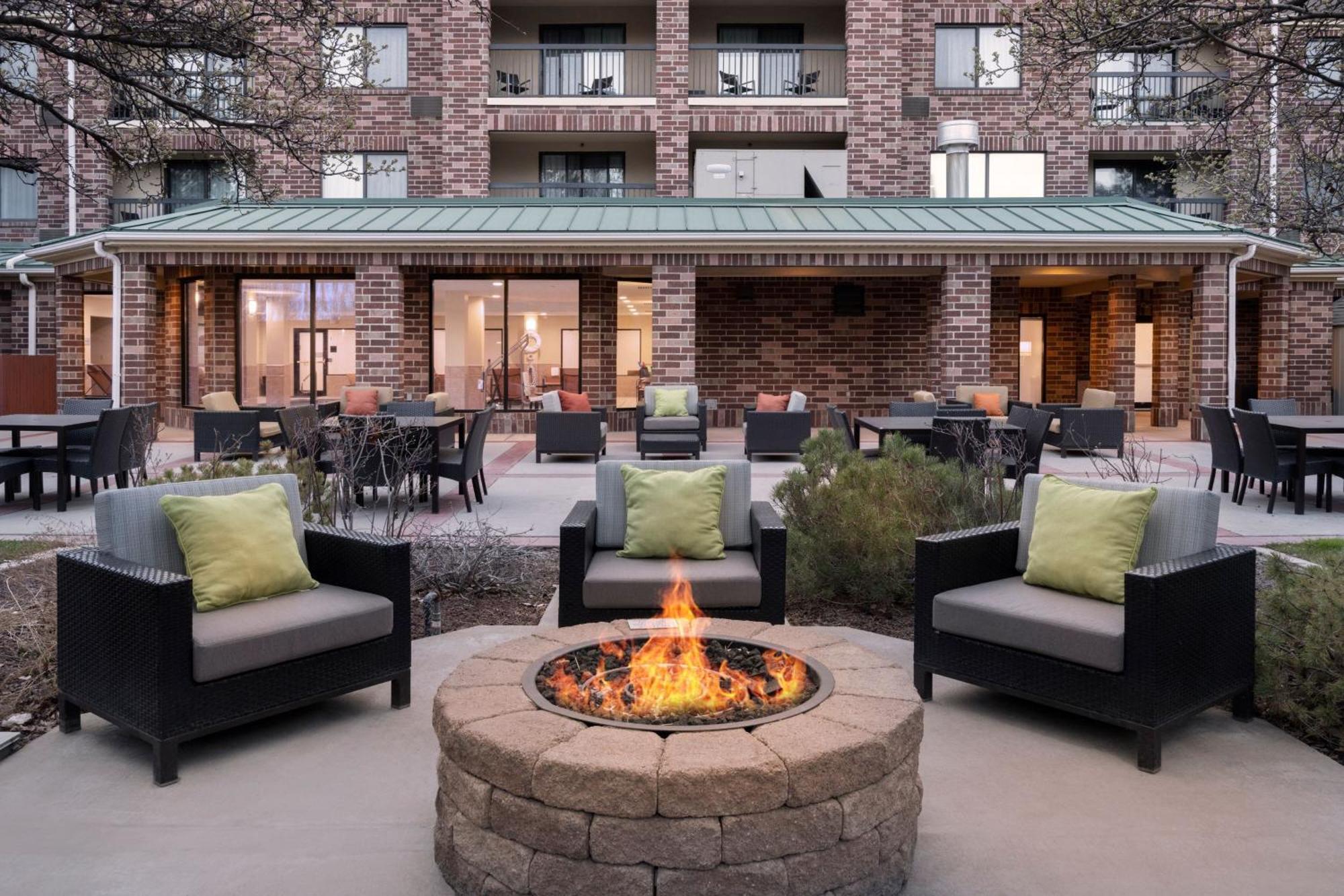 Courtyard Salt Lake City Airport Bagian luar foto
